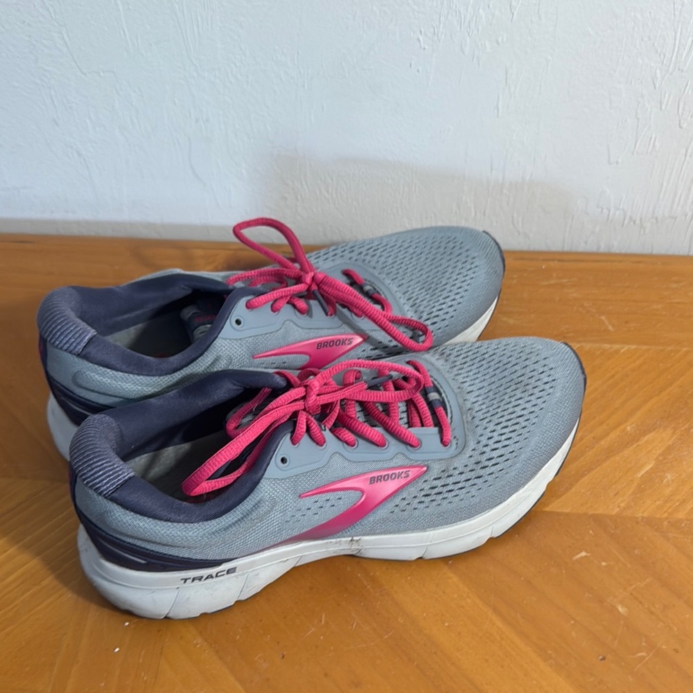 Brooks Gray and Pink Breathable Running Shoes Launch 9M - Picture 5 of 11